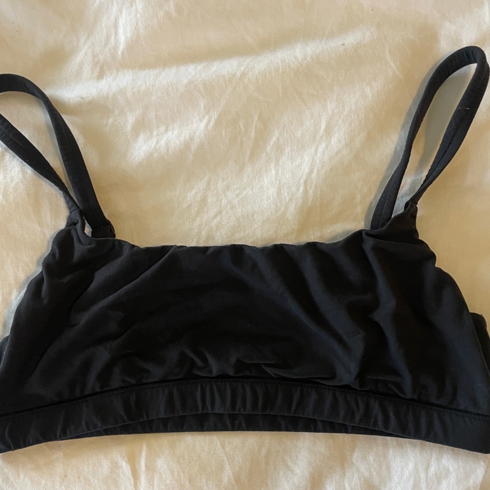 SKIMS fits everybody bralette